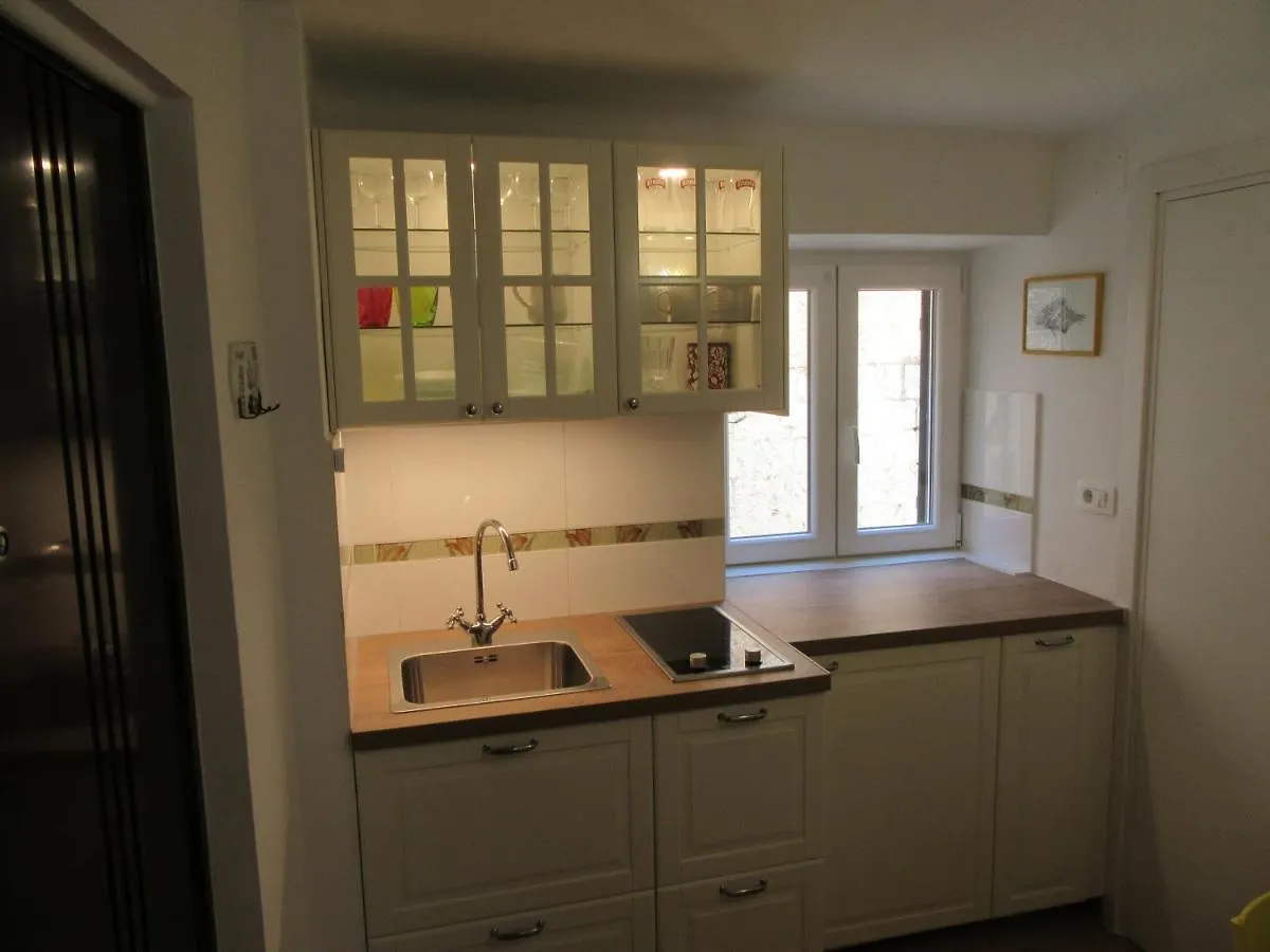 Apartment Lela Split II 0*,